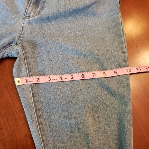 Chico's Midrise Jeans Embellished Pocket Light Wash 0 Reg 30x30.5 EUC - Picture 10 of 12